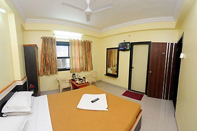 Sai Ganesh Hotel Sirdi Szoba fotó