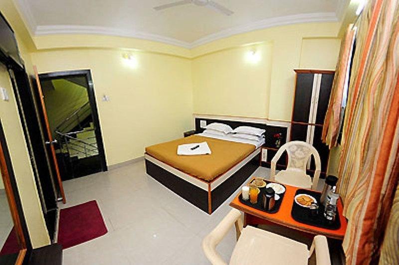 Sai Ganesh Hotel Sirdi Szoba fotó