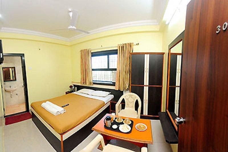 Sai Ganesh Hotel Sirdi Szoba fotó