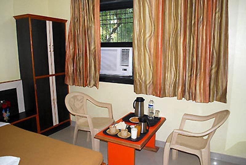 Sai Ganesh Hotel Sirdi Szoba fotó